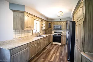 456 Sycamore Dr, Campbell, OH 44405 - Photo 10