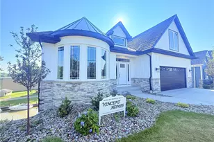 2048 Forest Dr, Eastlake, OH 44095 - Photo 2