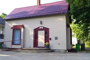 208 2nd St SW, Carrollton, OH 44615 - Photo 2