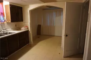 881 Stoner St, Akron, OH 44320 - Photo 4