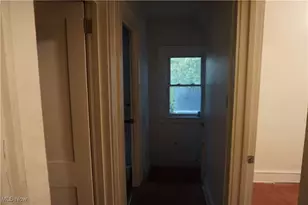 881 Stoner St, Akron, OH 44320 - Photo 16