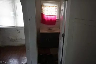 1088 Packard Drive, Akron, OH 44320 - Photo 8