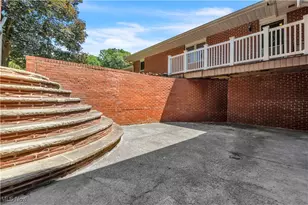 8001 Robin Ln, Brecksville, OH 44141 - Photo 10