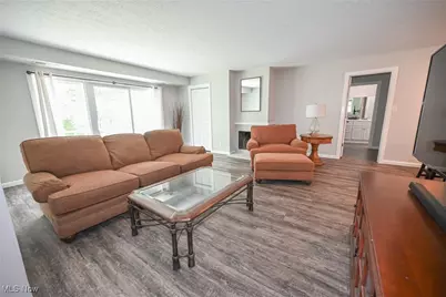 17672 Eastbrook Trail, Chagrin Falls, OH 44023 - Photo 4