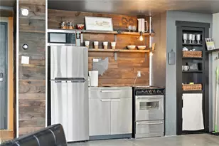 1133 W 9th St, Loveland, OH 44113 - Photo 12