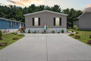 3056 Bent Crk Cir SW, Massillon, OH 44647 - Photo 2