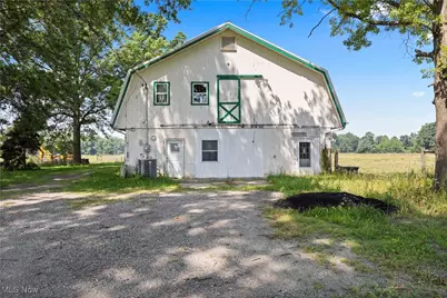 40175 Banks Road, Grafton, OH 44044 - Photo 2