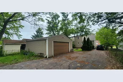 20430 Miller Avenue, Euclid, OH 44119 - Photo 4