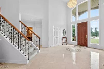 18100 Hawksmoor Way, Chagrin Falls, OH 44023 - Photo 4