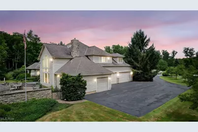 18100 Hawksmoor Way, Chagrin Falls, OH 44023 - Photo 2