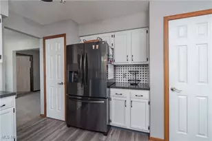 2709 Country Squire St NW, Uniontown, OH 44685 - Photo 8