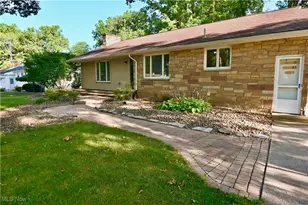 365 Sleepy Hollow Dr, Canfield, OH 44406 - Photo 2