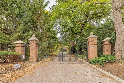 10 E Hanna Lane S, Bratenahl, OH 44108 - Photo 2