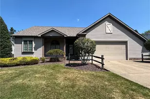 268 S Bayshore Dr, Columbiana, OH 44408 - Photo 2