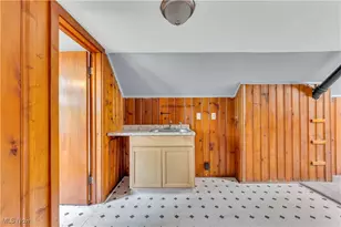 915 Helmsdale Rd, Loveland, OH 44112 - Photo 6