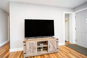 310 Essex Rd, Vermilion, OH 44089 - Photo 8