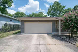 2211 Penny Ln, Austintown, OH 44515 - Photo 4