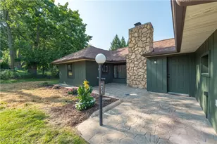 433 Chestnut Rd, Green Hills, OH 44131 - Photo 2