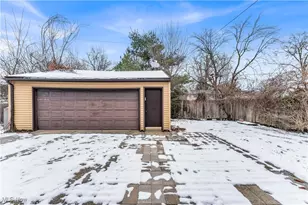 481 Letchworth Dr, Akron, OH 44303 - Photo 4