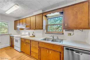 481 Letchworth Dr, Akron, OH 44303 - Photo 12