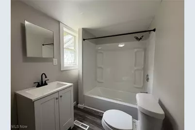 813 W 17th Street, Lorain, OH 44052 - Photo 6
