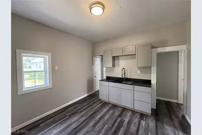 813 W 17th Street, Lorain, OH 44052 - Photo 4