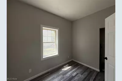 813 W 17th Street, Lorain, OH 44052 - Photo 8