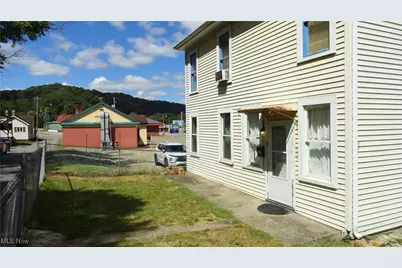 122 Carolina Avenue, Chester, WV 26034 - Photo 4