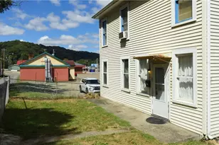 122 Carolina Ave, Chester, WV 26034 - Photo 4