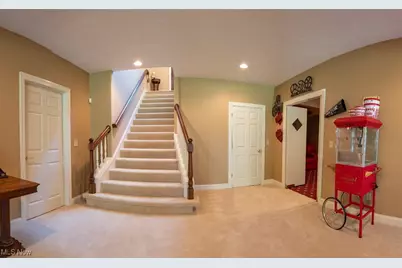 95 Nantucket Court, Bratenahl, OH 44108 - Photo 14