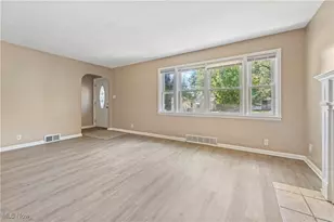 1255 Dover Ave, Akron, OH 44320 - Photo 10