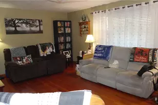 136 McHendry St, Weirton, WV 26062 - Photo 4