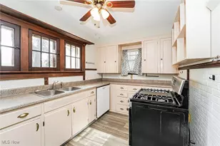 571 Crestview Ave, Akron, OH 44320 - Photo 8