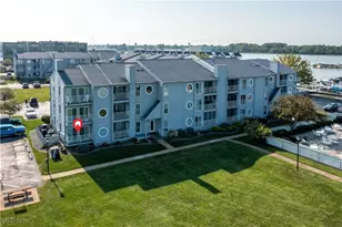 306 Clinton Reef Dr, Port Clinton, OH 43452 - Photo 1