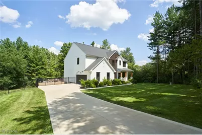 7754 Bainbridge Road, Chagrin Falls, OH 44023 - Photo 6