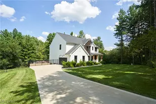 7754 Bainbridge Rd, Chagrin Falls, OH 44023 - Photo 6