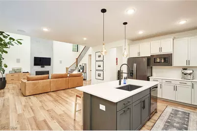 7754 Bainbridge Road, Chagrin Falls, OH 44023 - Photo 10