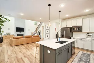 7754 Bainbridge Rd, Chagrin Falls, OH 44023 - Photo 10