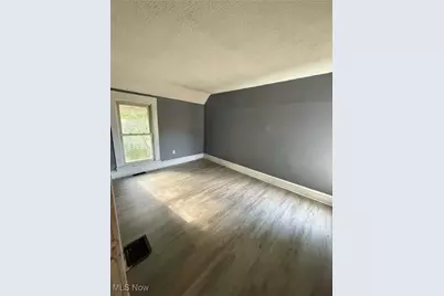 413 Newton Avenue NW, Canton, OH 44703 - Photo 6