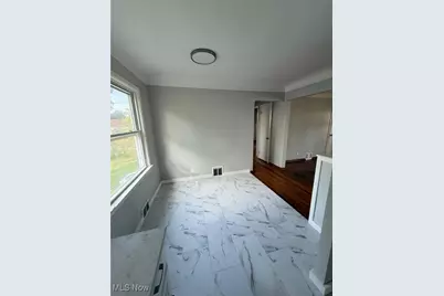 30243 Truman Ave, Wickliffe, OH 44092 - Photo 4