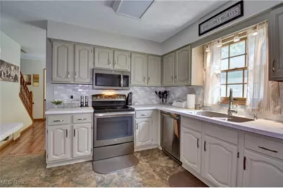 247 Kent Circle NE, New Philadelphia, OH 44663 - Photo 8