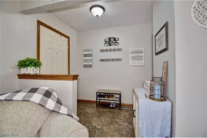 247 Kent Circle NE, New Philadelphia, OH 44663 - Photo 4