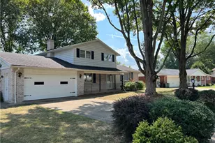 1354 Independence Cir SE, New Philadelphia, OH 44663 - Photo 2