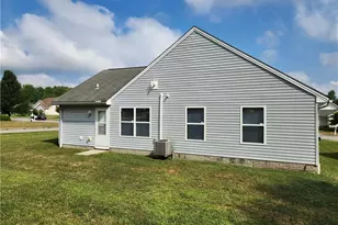 2951 Megan Cir, Youngstown, OH 44505 - Photo 2