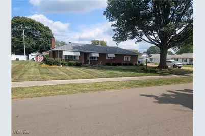 1003 Kaderly Street NW, New Philadelphia, OH 44663 - Photo 1