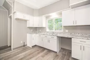 2124 W 101st St, Loveland, OH 44102 - Photo 2