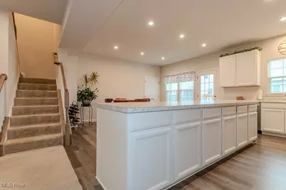 34615 Ethan Way, Willoughby, OH 44094 - Photo 8