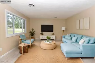 18066 Hillcrest Dr, Lake Milton, OH 44429 - Photo 4