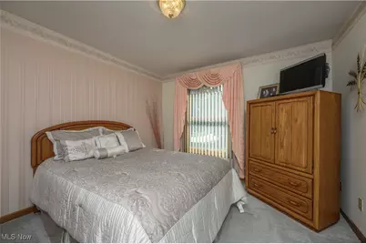 986 S Azalea Boulevard, Barberton, OH 44203 - Photo 16