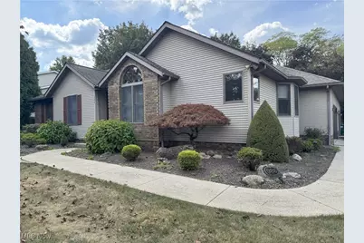 986 S Azalea Boulevard, Barberton, OH 44203 - Photo 1